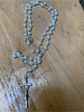 New Pope Leo Faux Pearl Rosary
